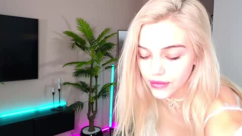 Snapshot of joybunny chatting on February 5, 2025, 9:15 am joybunny online show from February 5, 2025, 9:15 am