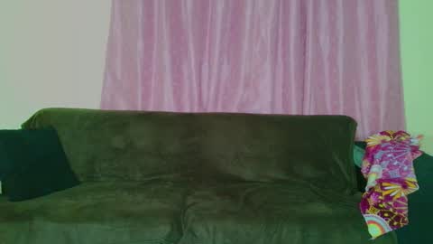 Snapshot of joyshe__vergara chatting on December 17, 2025, 4:18 am online show from December 17, 2025, 4:18 am