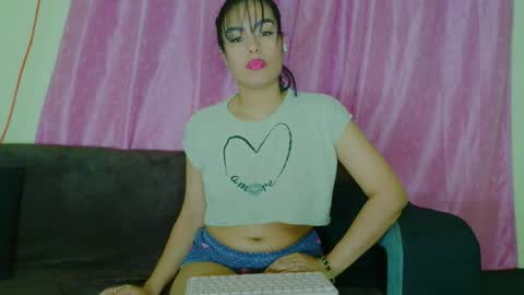 Snapshot of joyshe__vergara chatting on December 23, 2025, 5:05 am online show from December 23, 2025, 5:05 am