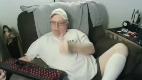 jpmel99 online show from October 31, 2025, 11:17 pm