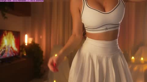 Jennifer Diaz online show from October 30, 2025, 9:15 pm