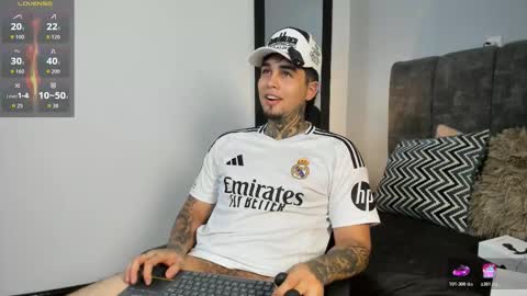 juan_alvarez18 online show from January 19, 2026, 2:04 am