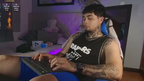 juan_alvarez18 online show from April 2, 2026, 11:35 pm