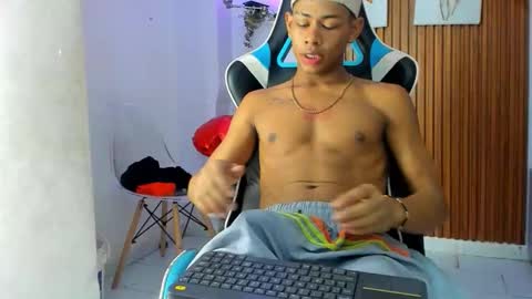 juan_contreras7 online show from September 25, 2025, 12:20 pm