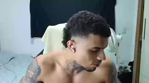 Snapshot of juan_gomez_1 chatting on October 19, 2025, 12:22 am juan_gomez_1 online show from October 19, 2025, 12:22 am