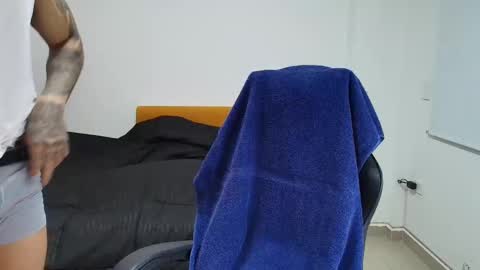 Snapshot of juan_gomez_1 chatting on November 18, 2025, 12:05 am juan_gomez_1 online show from November 18, 2025, 12:05 am