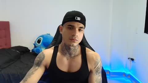 juan_gomez_1 online show from December 14, 2025, 12:27 am