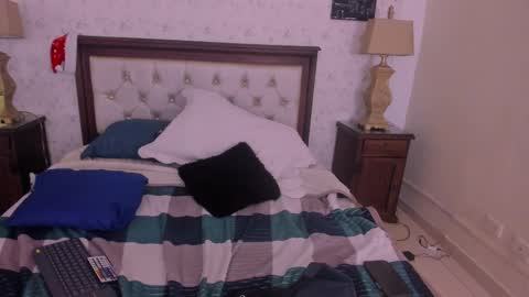 J U A N   L O V E R S online show from December 5, 2024, 6:55 pm