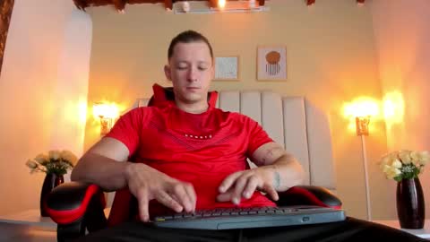 JUAN online show from December 4, 2025, 1:42 pm