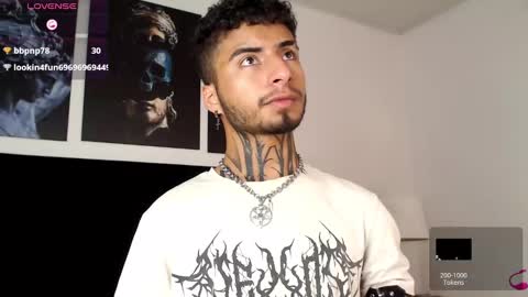 juancamilo66_ online show from February 23, 2025, 10:42 pm