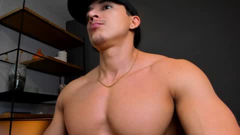 JUANDRES online show from June 19, 2026, 1:54 am