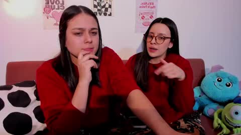 juanitaaa_ online show from May 22, 2026, 7:37 am