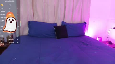 Snapshot of juanitablue chatting on October 13, 2025, 4:51 pm Blue online show from October 13, 2025, 4:51 pm
