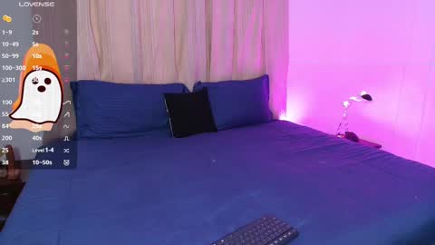 Snapshot of juanitablue chatting on October 15, 2025, 4:18 pm Blue online show from October 15, 2025, 4:18 pm