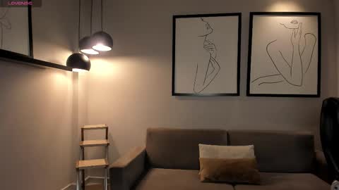 Juanita Clay online show from October 4, 2025, 12:14 pm