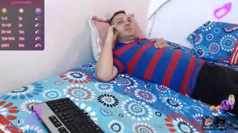 juanjo_hot03 online show from October 20, 2025, 1:00 pm