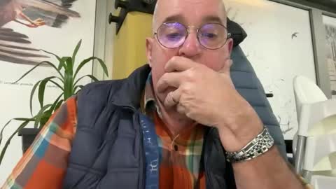 Snapshot of juantricker chatting on December 4, 2025, 10:35 am Juan online show from December 4, 2025, 10:35 am