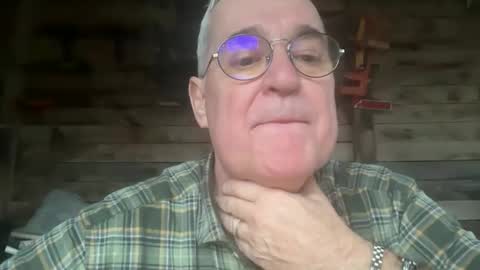 Snapshot of juantricker chatting on February 10, 2026, 5:17 pm Juan online show from February 10, 2026, 5:17 pm