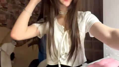 Snapshot of judyblihovde chatting on December 19, 2025, 2:13 pm Mila online show from December 19, 2025, 2:13 pm