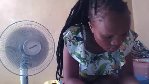 juice_petite3 online show from February 21, 2025, 1:00 pm