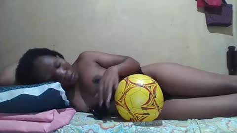 juice_petite3 online show from March 6, 2025, 7:10 pm