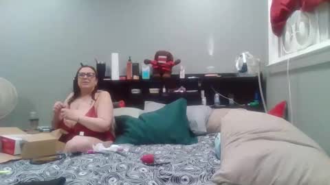 Juiceepawwg420 online show from May 11, 2026, 12:49 am