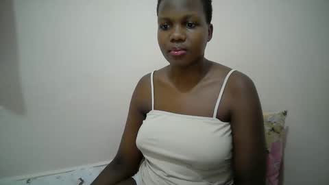 juicy_bella2 online show from September 19, 2025, 4:07 pm