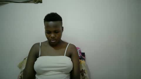 juicy_bella2 online show from September 23, 2025, 7:28 pm