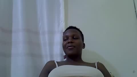 juicy_bella2 online show from October 14, 2025, 6:52 pm