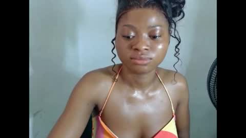 juicynpinkx online show from April 18, 2026, 8:29 am