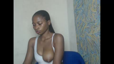 juicypiexx online show from February 3, 2025, 7:10 pm