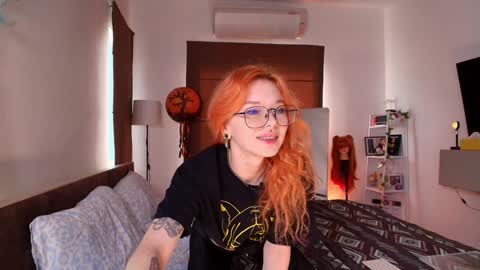 Snapshot of juicyshow chatting on October 15, 2025, 1:06 am Hiya Im your sweet Lia online show from October 15, 2025, 1:06 am