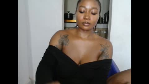 juicyxpink online show from November 28, 2025, 12:57 am