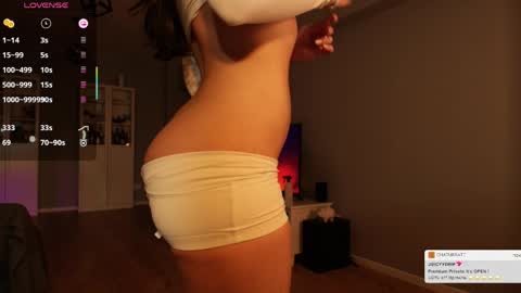 Juicy online show from April 18, 2026, 7:07 pm