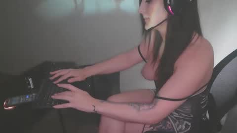 juju16be online show from April 4, 2026, 11:02 pm