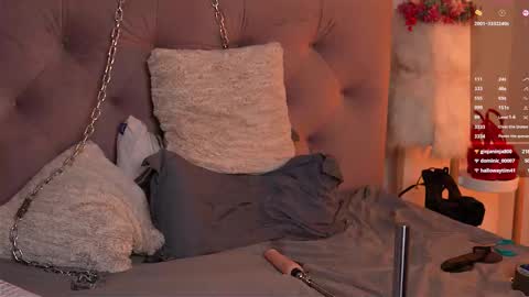 Julcy online show from March 25, 2026, 9:04 am