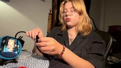 Snapshot of julenecappel chatting on March 2, 2026, 2:13 pm Elvia online show from March 2, 2026, 2:13 pm