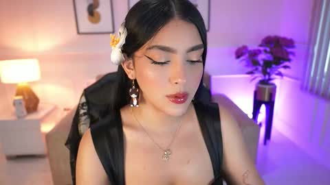 Snapshot of julesbennet chatting on December 5, 2025, 11:30 am Jules Bennett online show from December 5, 2025, 11:30 am