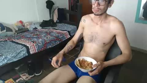 Snapshot of julfigo chatting on May 2, 2026, 2:44 pm Julfigo online show from May 2, 2026, 2:44 pm