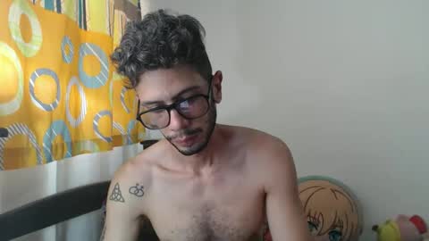 Snapshot of julfigo chatting on May 7, 2026, 6:46 pm Julfigo online show from May 7, 2026, 6:46 pm