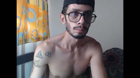 Snapshot of julfigo chatting on June 3, 2026, 4:23 pm Julfigo online show from June 3, 2026, 4:23 pm