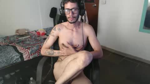 Snapshot of julfigo chatting on June 4, 2026, 6:25 pm Julfigo online show from June 4, 2026, 6:25 pm