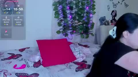 juli_castillo1 online show from April 20, 2026, 3:04 pm