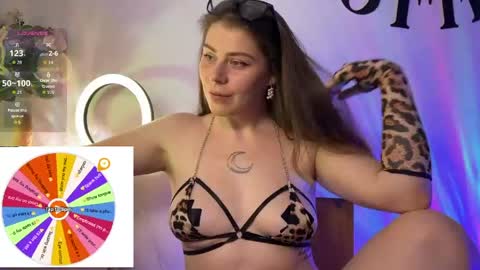 juli_m00n online show from May 9, 2026, 6:57 pm