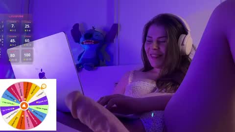juli_m00n online show from May 12, 2026, 5:21 pm
