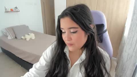 juli_santos_22 online show from January 13, 2025, 8:15 pm