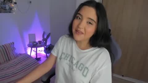 juli_santos_22 online show from November 10, 2025, 10:42 pm