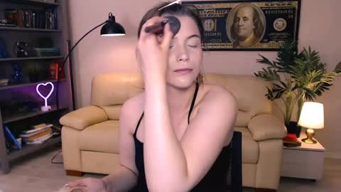 julia485262 online show from June 17, 2026, 1:23 pm