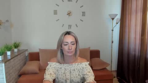 julia__cherry_ online show from February 9, 2025, 11:14 am