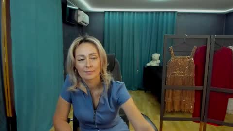 julia__cherry_ online show from October 12, 2025, 12:26 pm